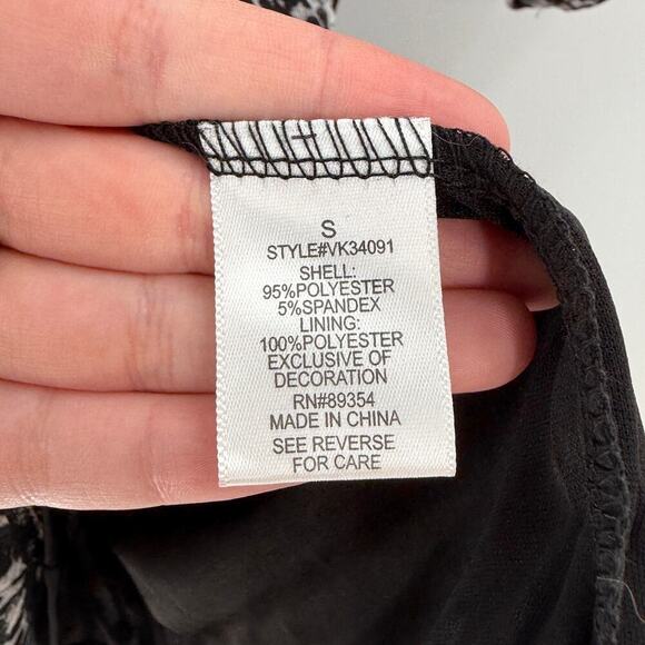 Adrienne Vittadini Gray Leopard Crochet Sheer V-Neck Blouse Women's Size Small - Picture 4 of 9